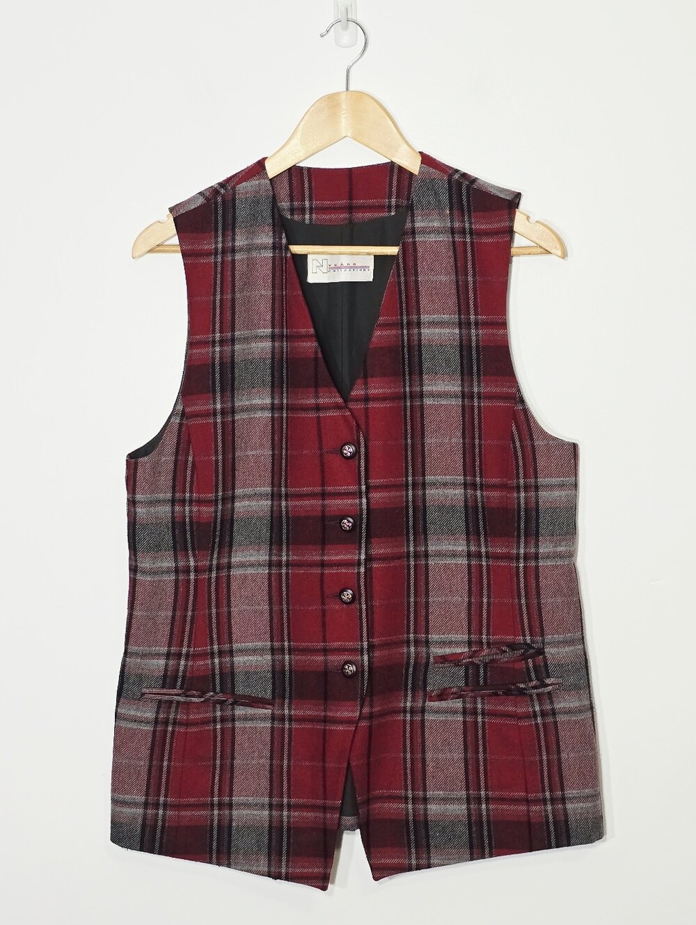 Nygård Vintage Red Black Plaid Wool Blend Sleeveless Vest Detail Buttons Sz 10